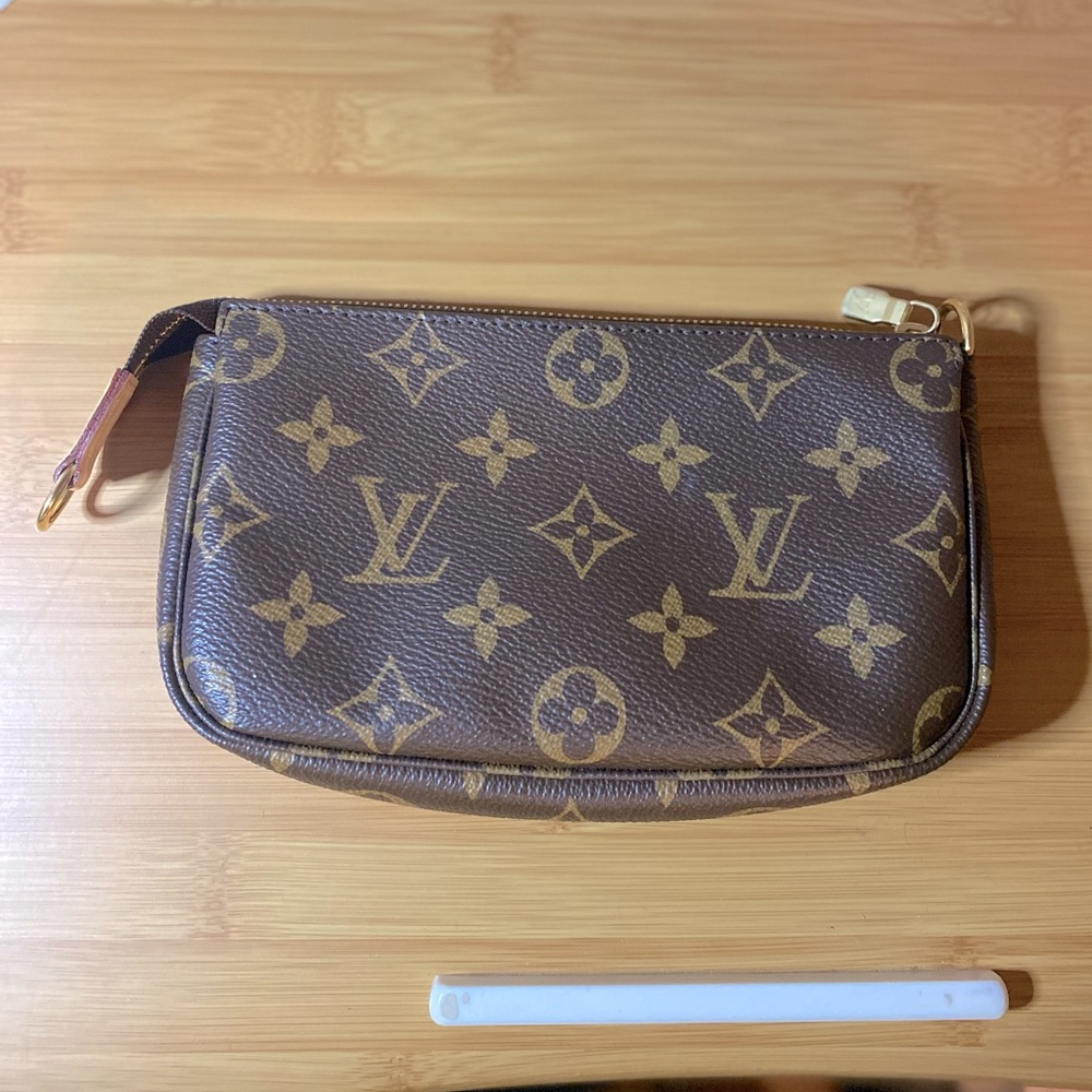 Louis Vuitton Pochette Accessoires Bucket Monogram